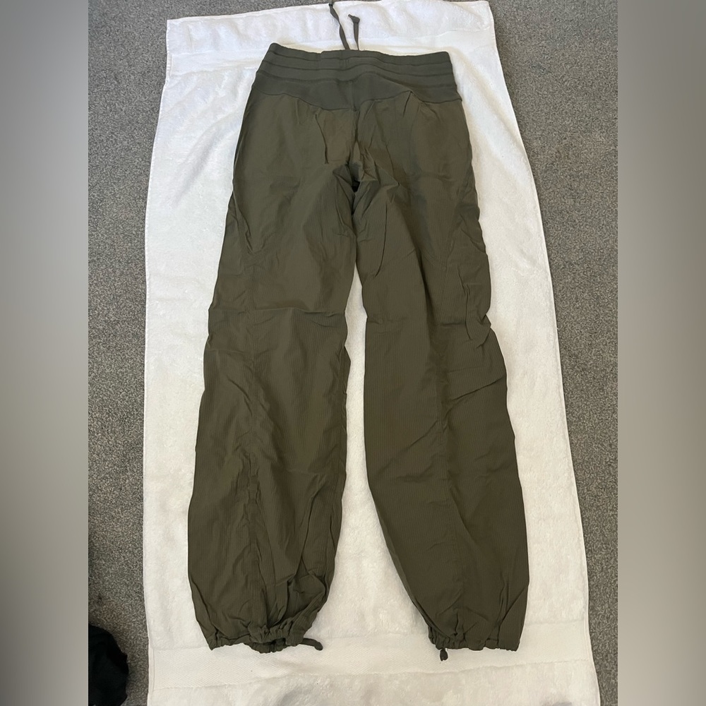 Lululemon green studio pant size 8 regular
